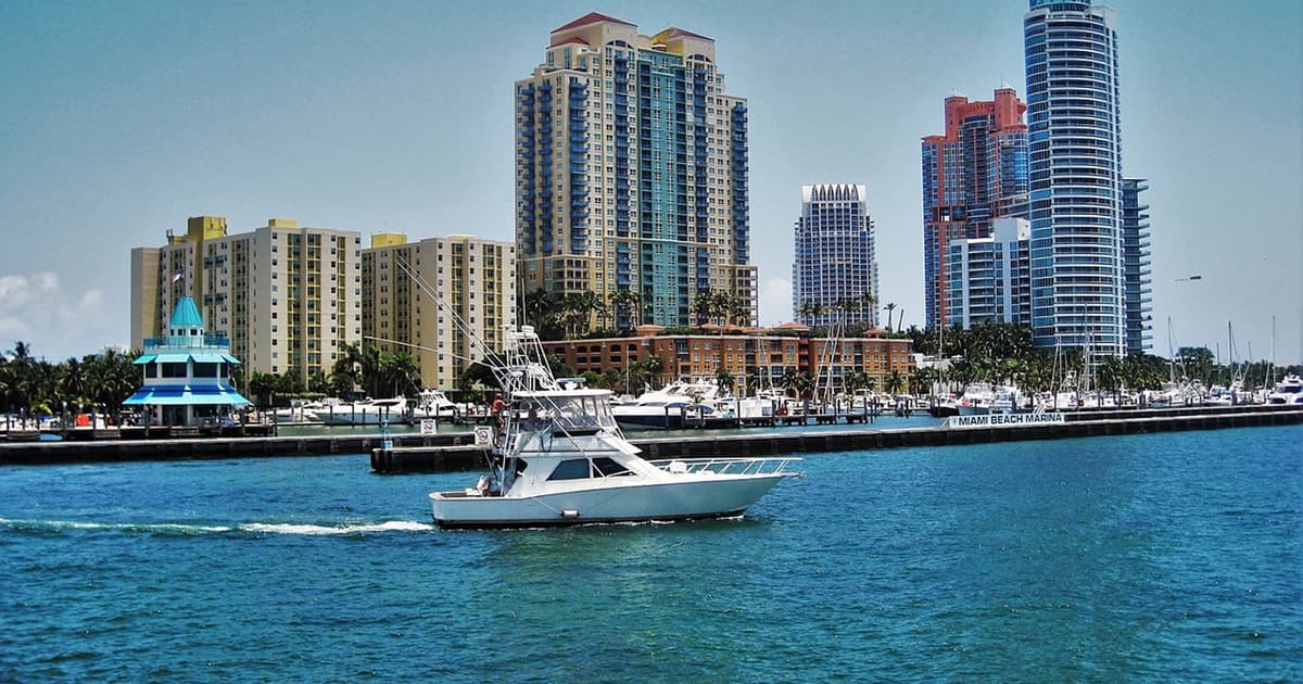 Tour en barco por Miami: mansiones y paisaje urbano con recogida opcional