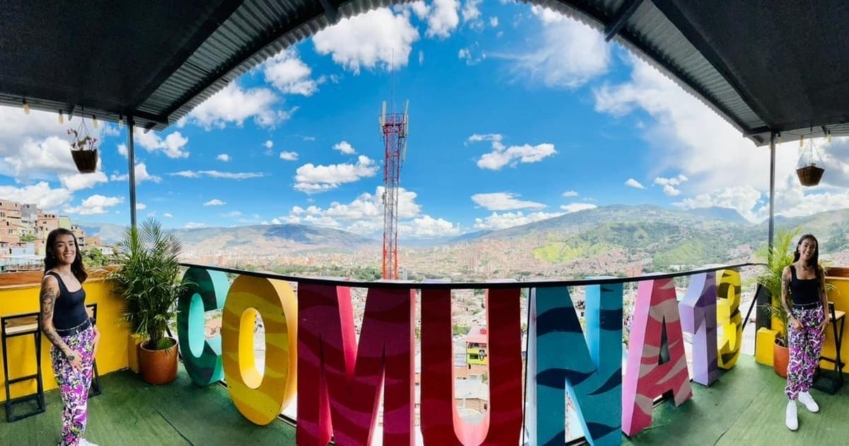 GRAFFITI TOUR COMUNA 13 CON VIDEO Y FOTOS EN DRON
