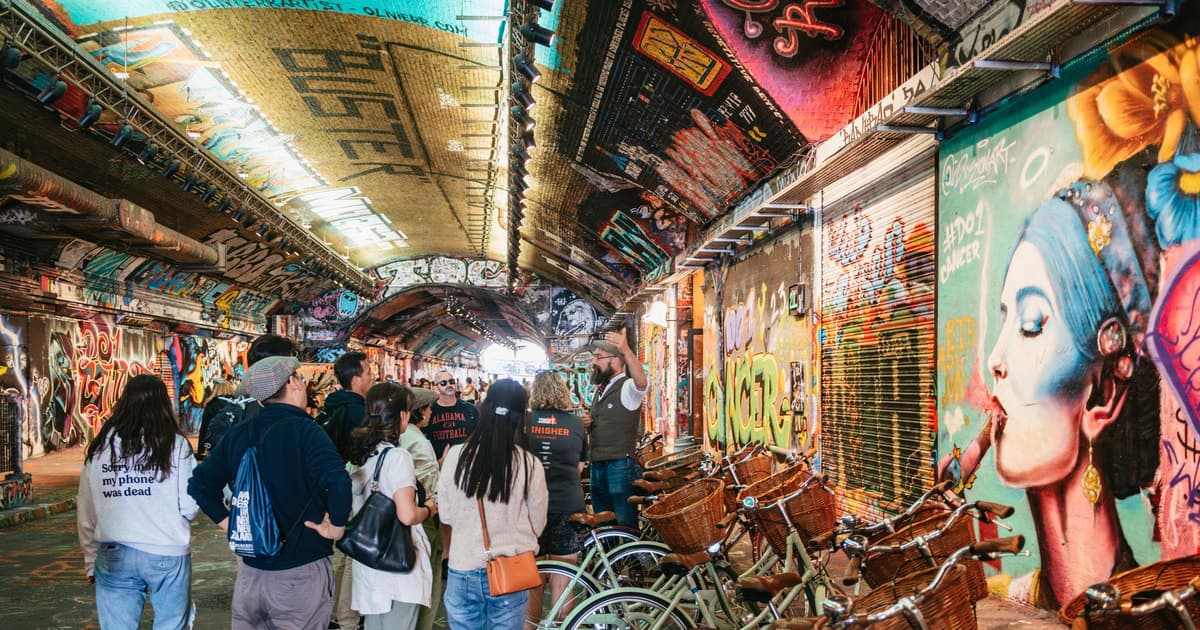 London: Landmarks & Secrets Bike Tour with Pub & Street Art