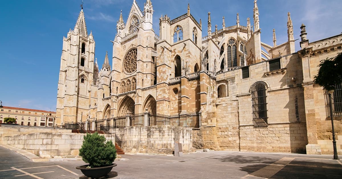 León: recorrido a pie español por la ciudad y la catedral