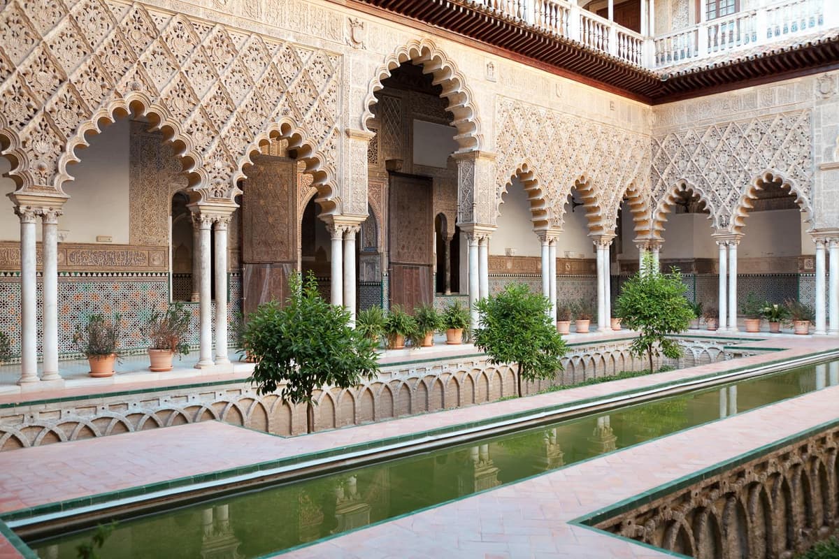 Sevilla: tour guiado con acceso rápido al Alcázar, la catedral y la Giralda
