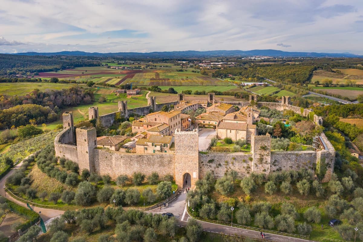 Florence: Monteriggioni & Val d'Orcia Optional Wine Tasting