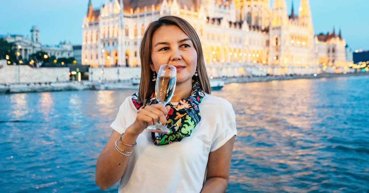 Budapest: Evening Cruise with Drink Options