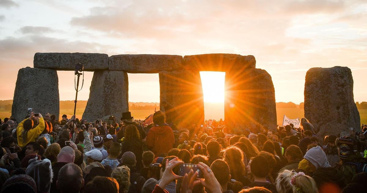 From London: Stonehenge Solstice Celebration Tour