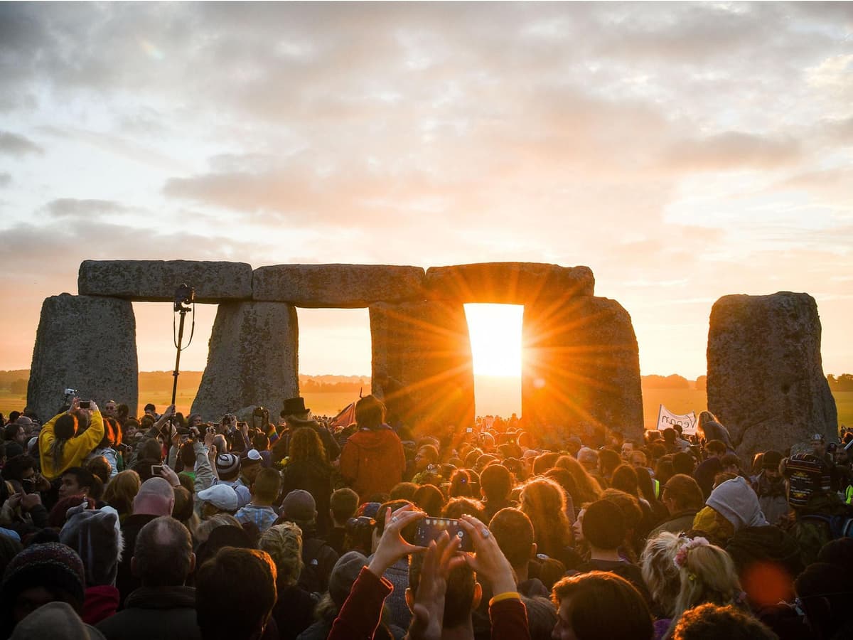 From London: Stonehenge Solstice Celebration Tour