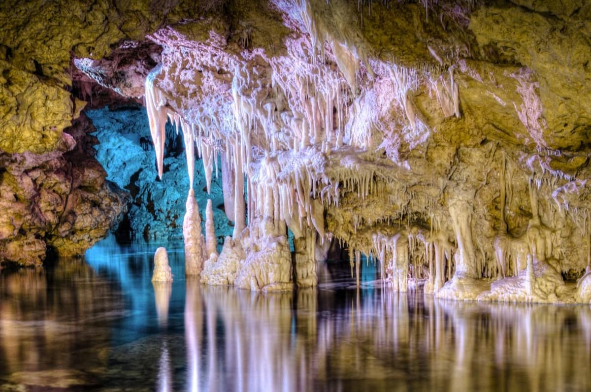 Tour por las cuevas de Hams con la Cueva Azul y experiencia audiovisual