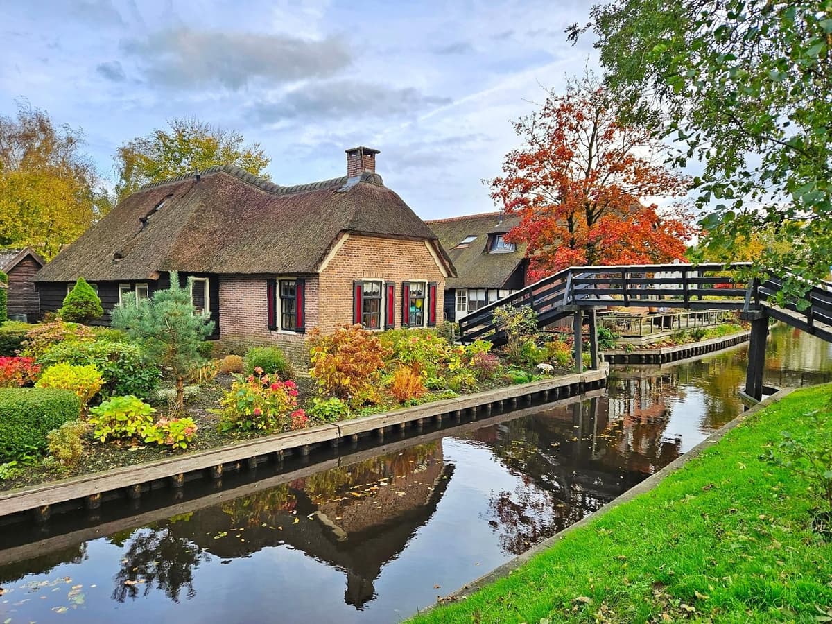 Giethoorn, 'Legoland' & Zaanse Schans Small Group w/ Pickup