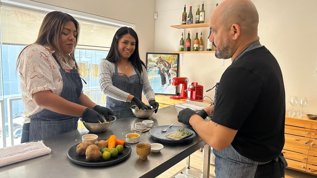 Lima: Clase de Cocina Peruana con Cata de Vinos