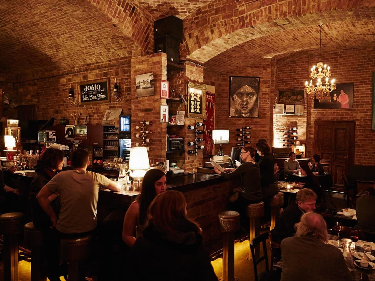 Wine Tasting Walk in Jewish Quarter Bars
