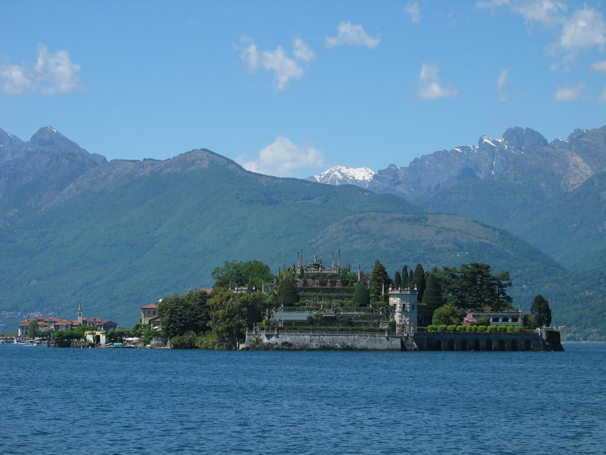 From Milan: Stresa, Alps, & Lake Maggiore Full-Day Tour