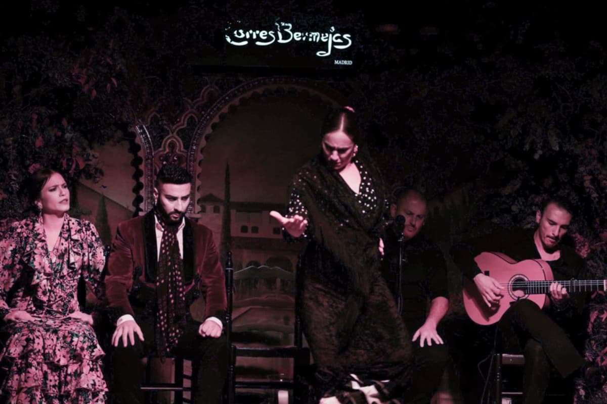 Madrid: Visita al Palacio Real, Espectáculo Flamenco y Tapas con Bebida