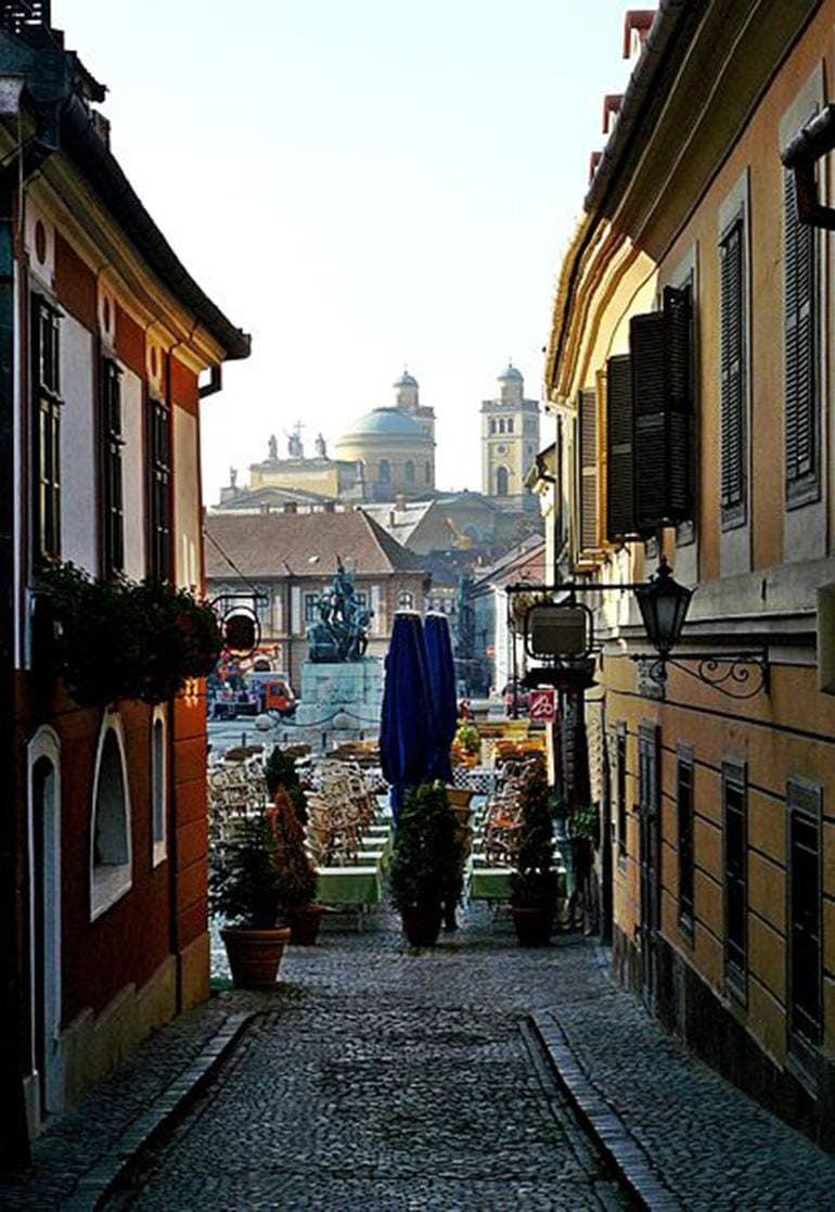 Eger, hogar de Bull's Bood, un tour privado con cata de vinos.