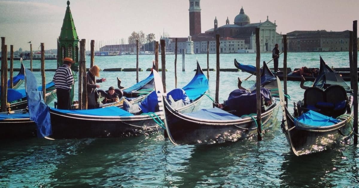 Venecia: Tour privado al anochecer y paseo en góndola