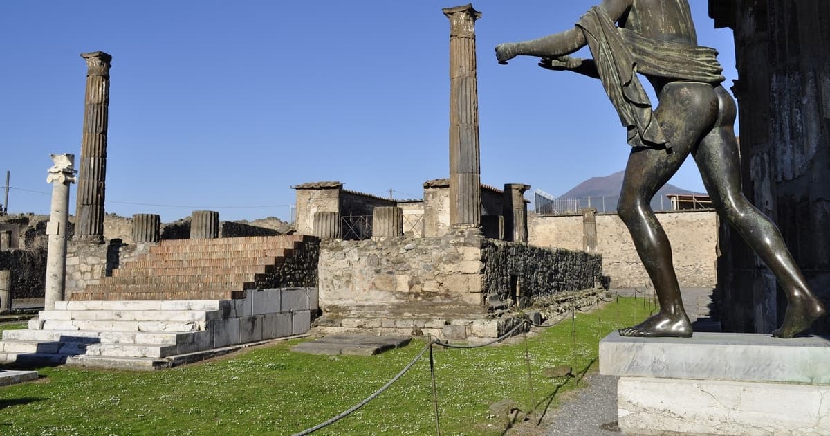 From Sorrento: Skip-the-line Pompeii guided Tour by train
