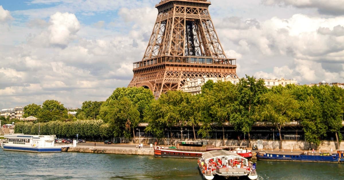 Eiffel Tower Reserved Access by Elevator and Seine Cruise