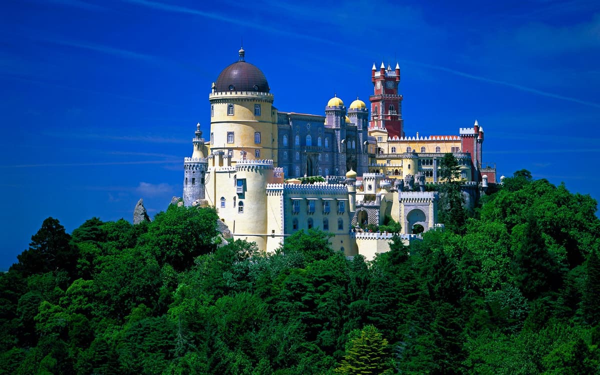 From Lisbon: Sintra and Cascais Deluxe Full-day Private Tour