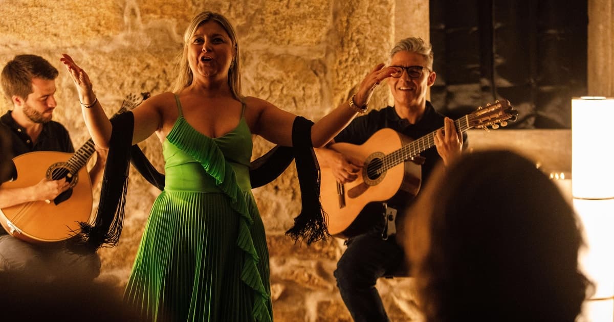 Porto: Live Fado Show with Glass of Port Wine