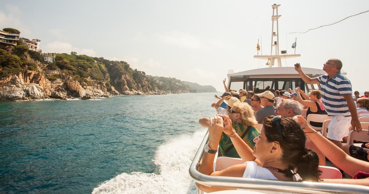 From Barcelona: Costa Brava Day Tour with Boat Trip