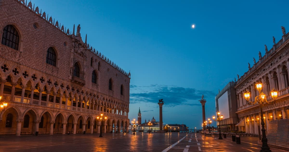 Venecia: tour privado al anochecer y paseo en góndola