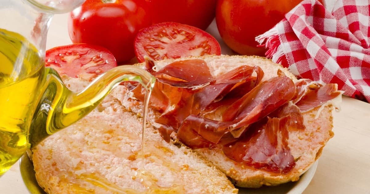Barcelona: Tapas Walking Tour & Flamenco Show