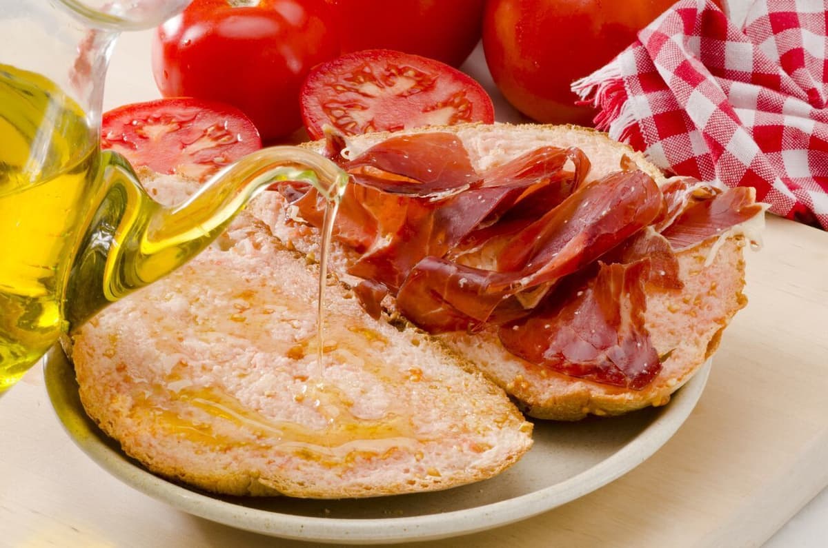 Barcelona: Tapas Walking Tour & Flamenco Show