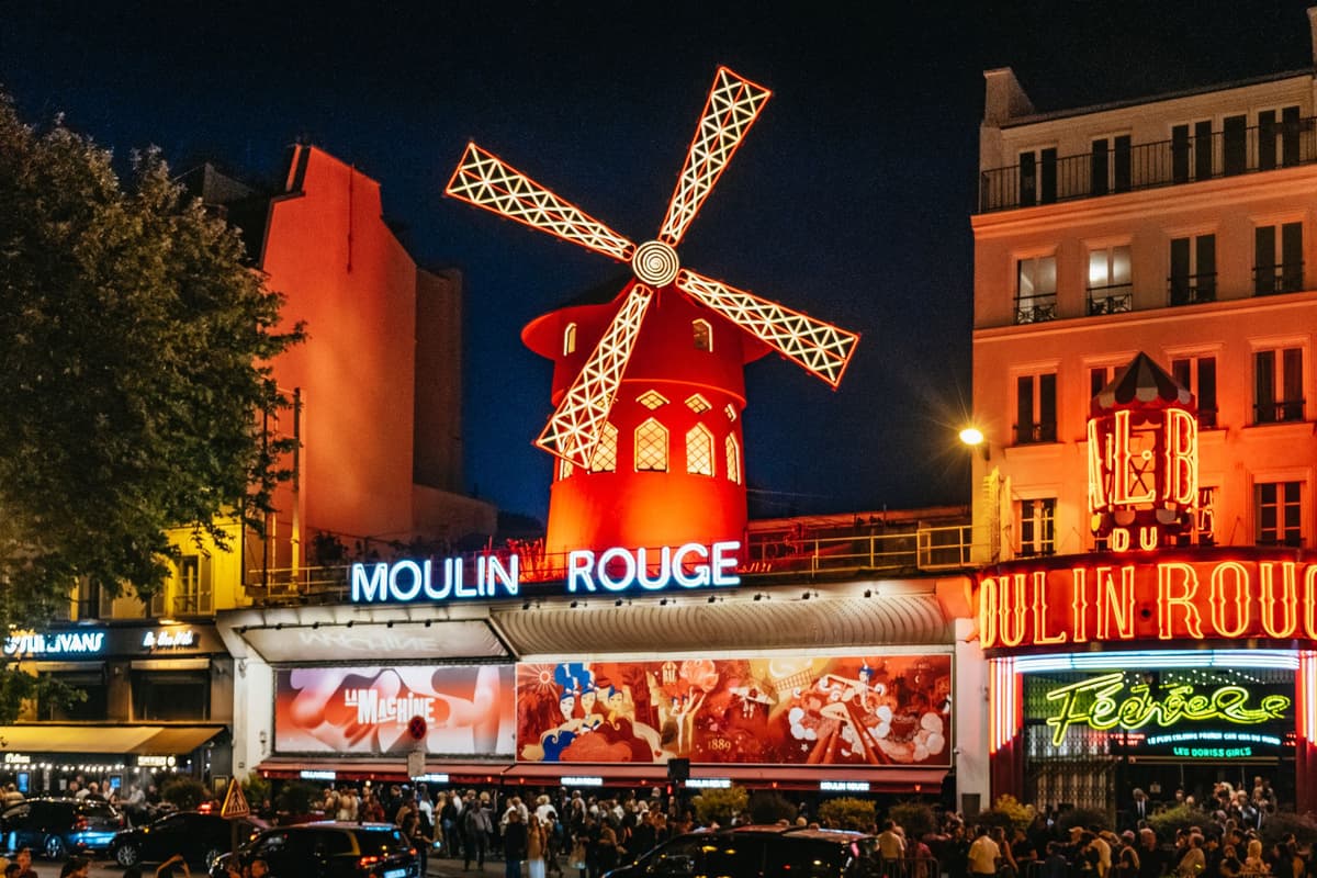 París: Tour panorámico nocturno en autobús Tootbus con audioguía