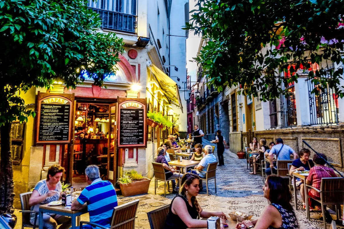 Sevilla: Noche de Flamenco y Tapas de Medio Día