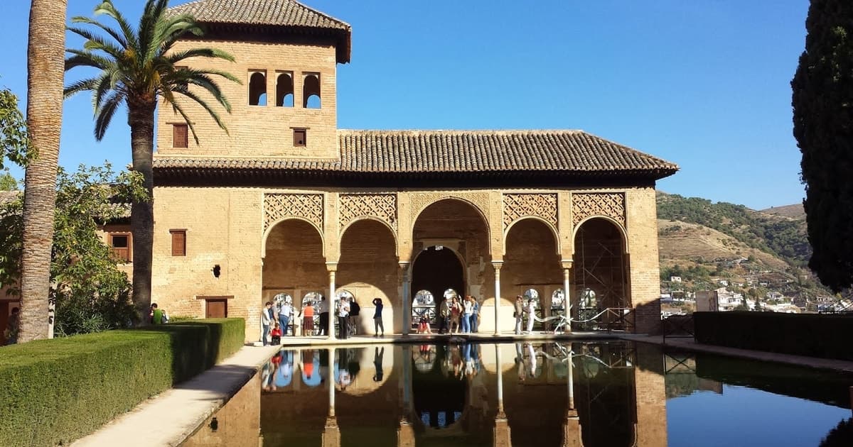 Tour privado de la Alhambra: Palacios Nazaríes, Alcazaba y Generalife