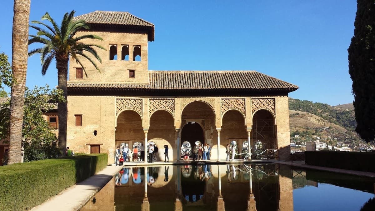 Tour privado de la Alhambra: Palacios Nazaríes, Alcazaba y Generalife
