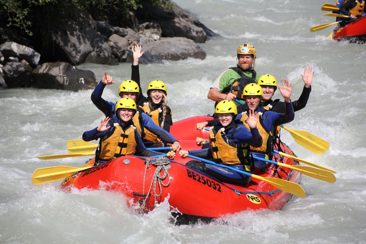 Desde Zúrich: aventura de rafting en Interlaken