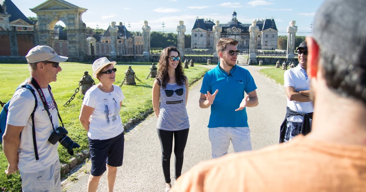 From Paris: Chateau de Fontainebleau & Vaux-Le-Vicomte Tour
