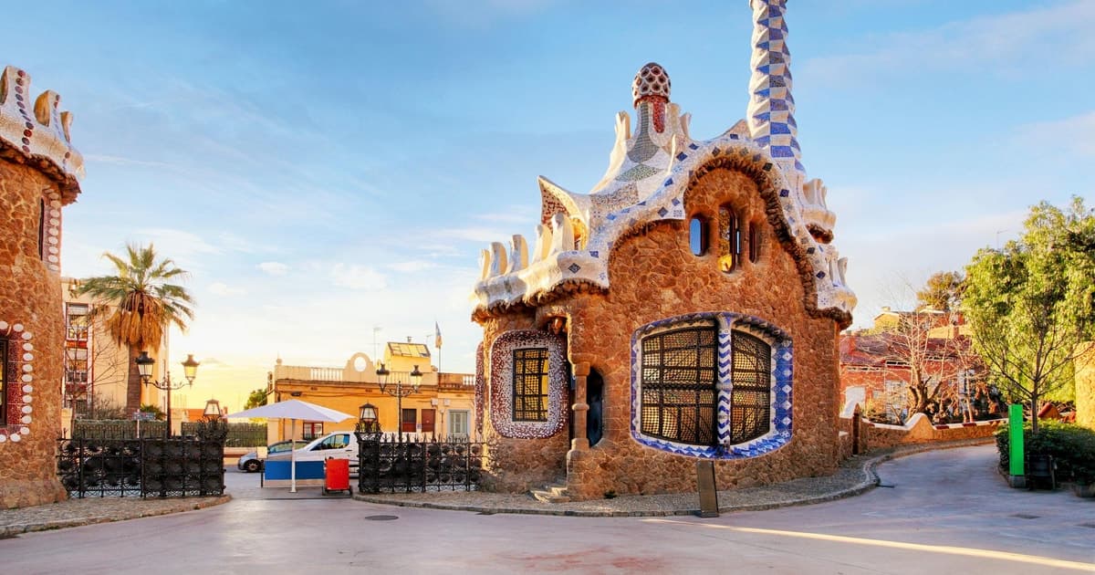 Barcelona: Park Güell Small Group Tour + Skip the Line