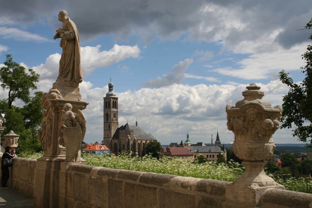 Desde Praga: Excursión de un día a Kutná Hora con la Iglesia de los Huesos