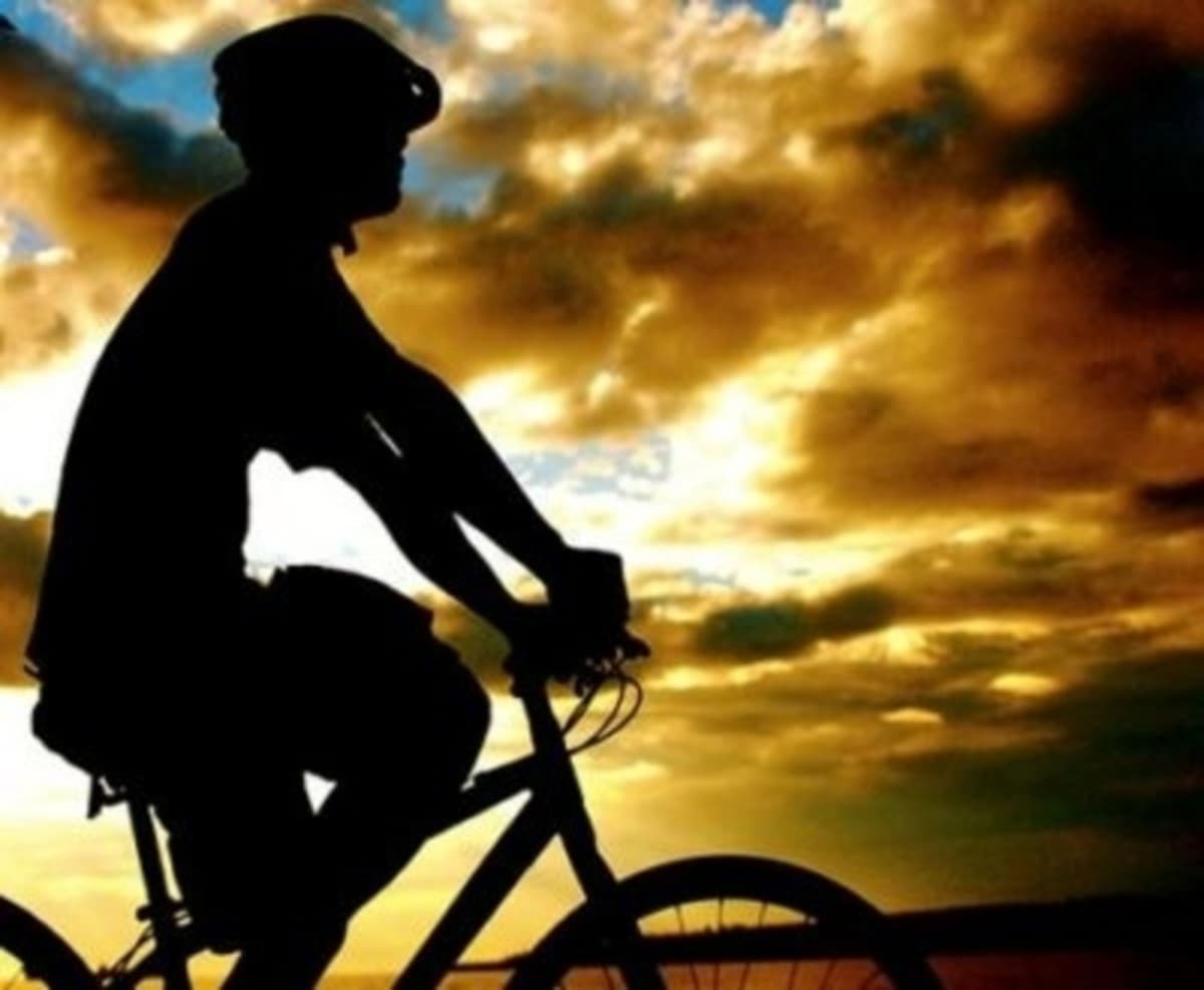 Madrid: Puesta de Sol y Luces Nocturnas eBike Tour
