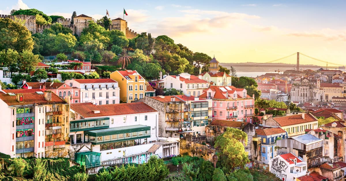 Lisbon: Sao Jorge Castle Skip-the-Line Ticket with Guide