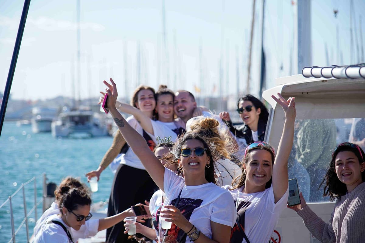Valencia: Catamarán Party Boat con almuerzo