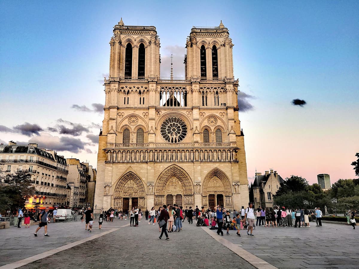 Notre-Dame Outside Île de la Cité & St Severin Private Tour