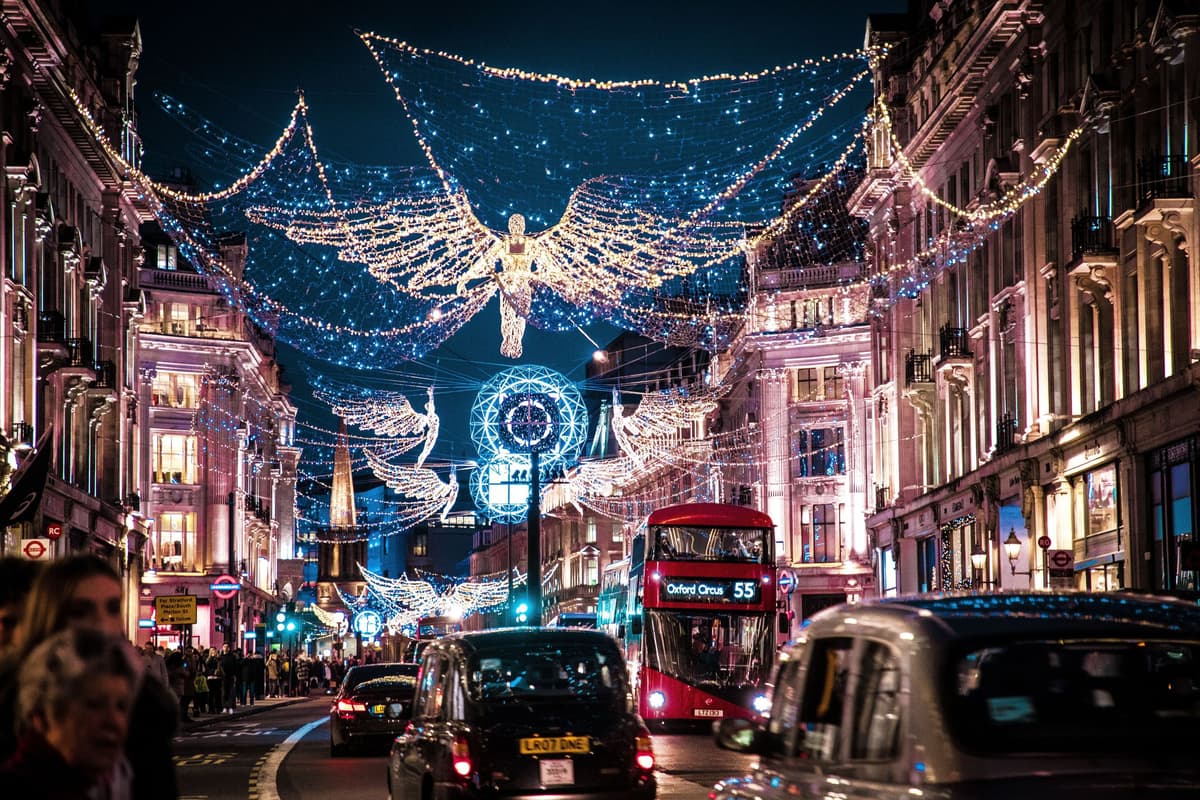 London Christmas Lights Tour by Vintage Bus Open Top