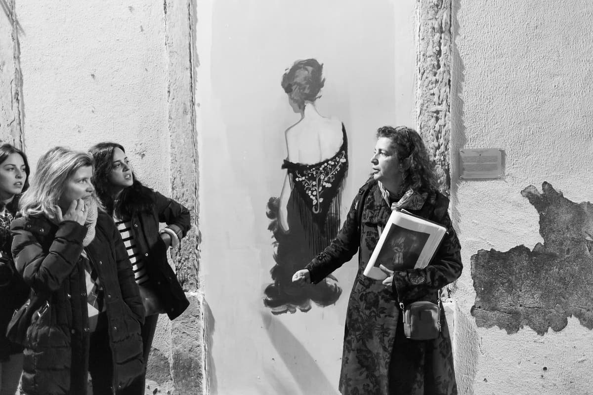 Fado: Musical Walking Tour with Food & Live Show
