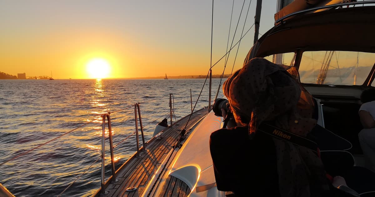 Lisbon: 2-Hour Sunset Sailing Tour on Luxury Sailing Yacht