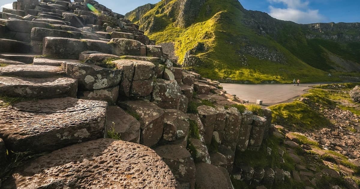 From Dublin: Belfast and Giant's Causeway: 2-Day Guided Tour