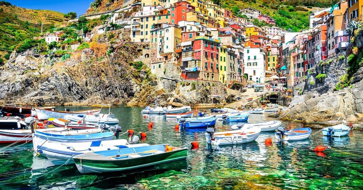 Desde La Spezia: tour en grupo reducido de Cinque Terre con limoncino