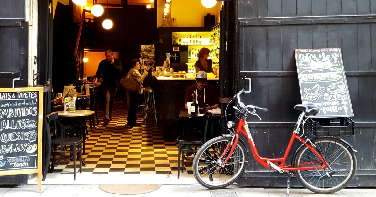 Barcelona: 3-Hour Bike Tour with Spanish Tapas