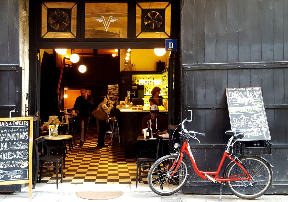 Barcelona: 3-Hour Bike Tour with Spanish Tapas