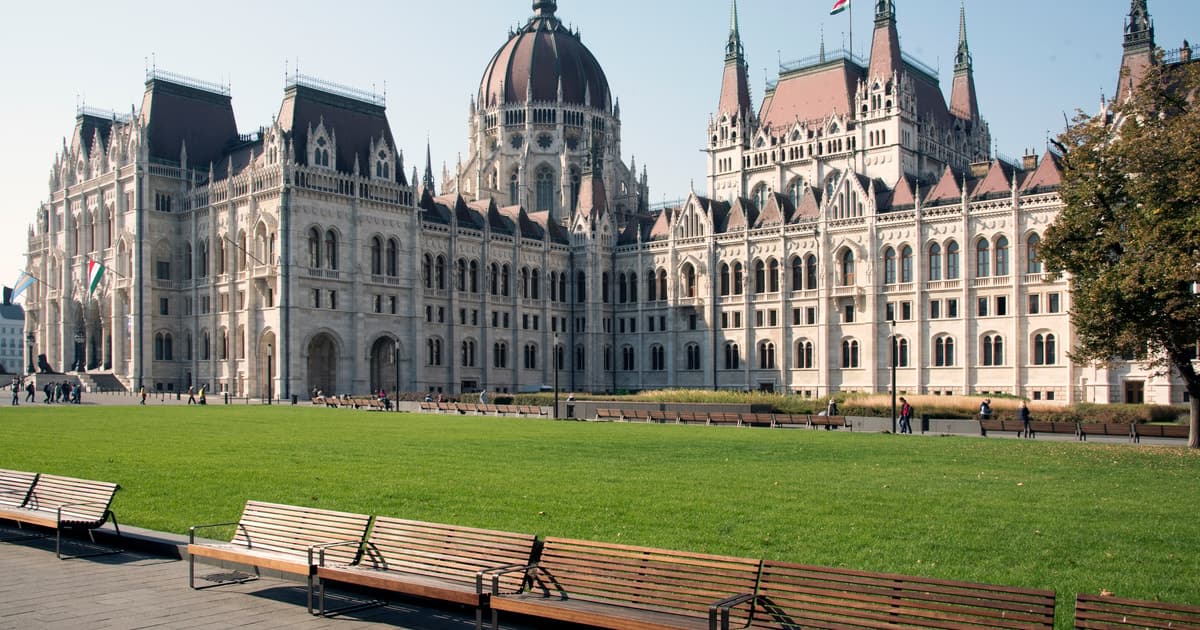 Budapest: Grand City Tour with Parliament Visit