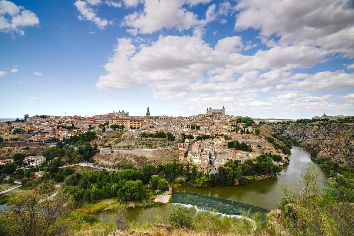 Desde Madrid: Excursión de un día con guía a Toledo y Segovia