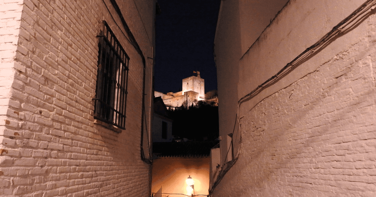 Granada: Tour a pie Albaicín en la Oscuridad