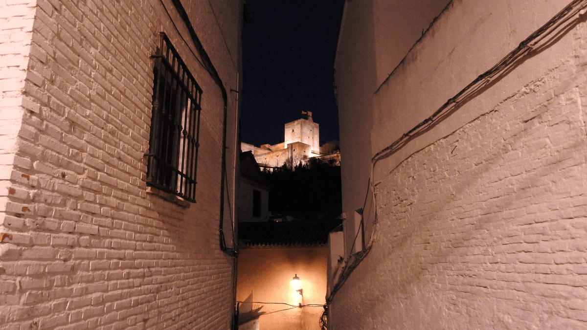 Granada: Tour a pie Albaicín en la Oscuridad