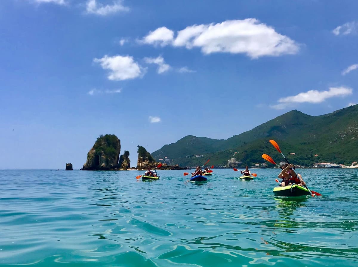 Lisbon: Full-Day Arrabida Kayak Tour with Picnic