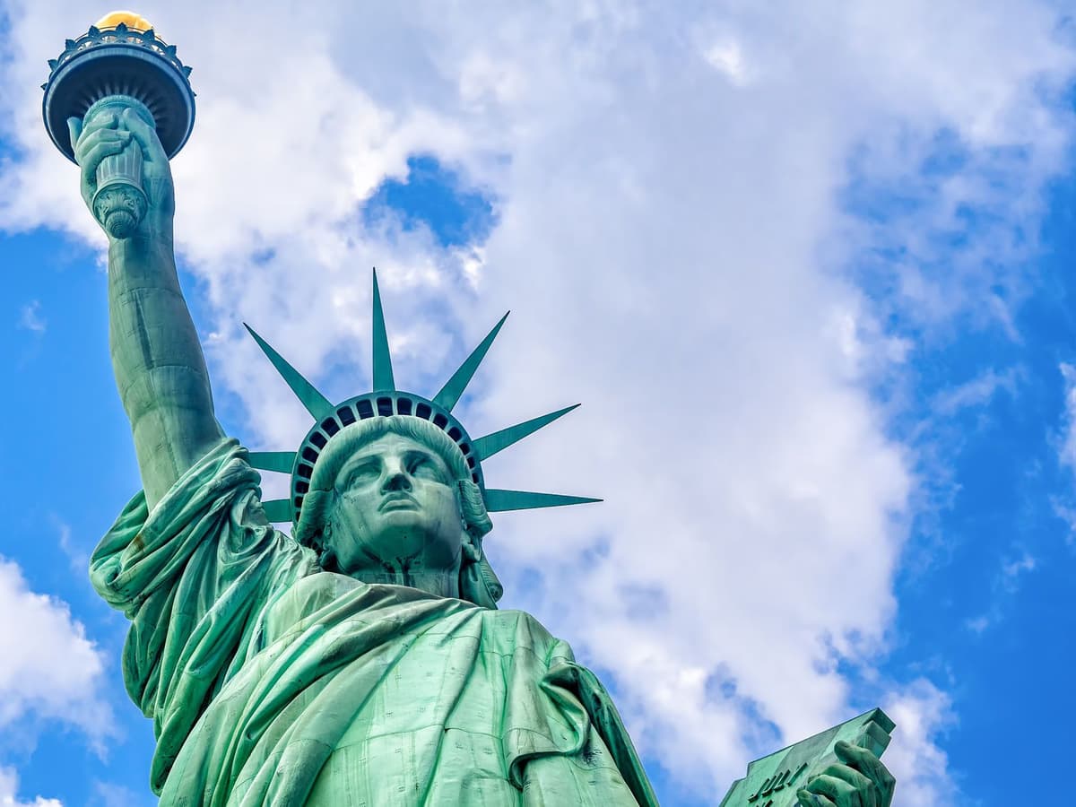 NYC: Statue of Liberty & Ellis Island Guided Tour with Ferry